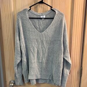 Old Navy Women's V-Neck Sweater in Light Gray